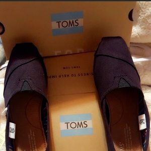 BLACK SIZE 6.5 TOMS. NEW WITHOUT BOX/TAG.